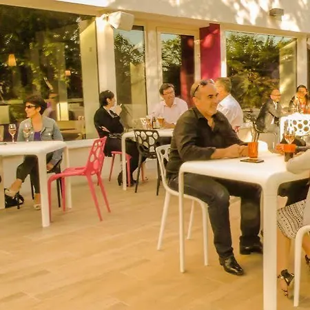 Halt - Choisissez L'hotellerie Independante Отель 2*