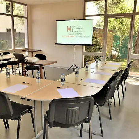 Отель Halt - Choisissez L'hotellerie Independante Лат