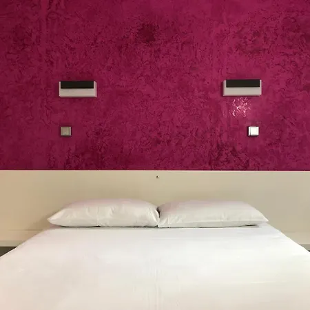 Halt - Choisissez L'hotellerie Independante 酒店 拉特斯
