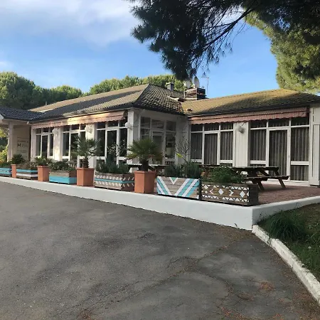 Halt - Choisissez L'hotellerie Independante 2* Лат