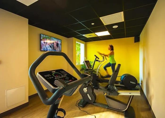 Halt - Choisissez L'hotellerie Independante 2* Лат