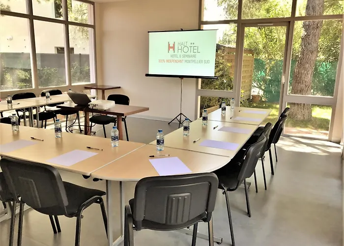 Отель Halt - Choisissez L'hotellerie Independante Лат