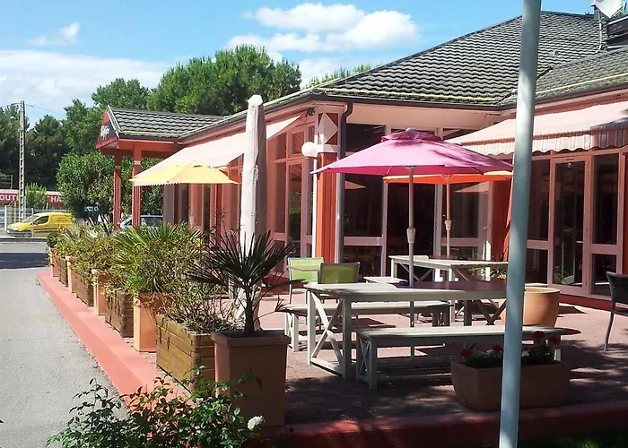 Halt - Choisissez L'hotellerie Independante 2* Лат