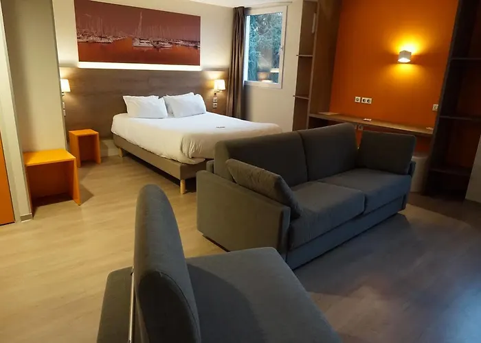 Отель Halt - Choisissez L'hotellerie Independante 2*