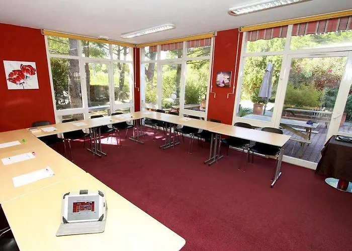 Halt - Choisissez L'hotellerie Independante Отель Лат