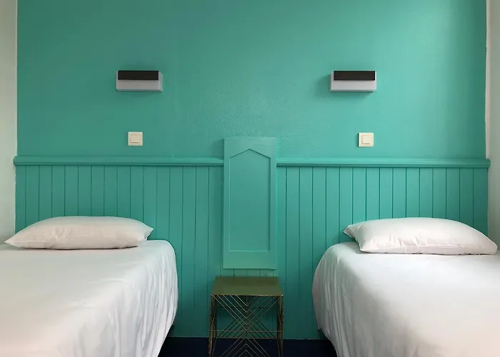 Halt - Choisissez L'hotellerie Independante 2* Лат