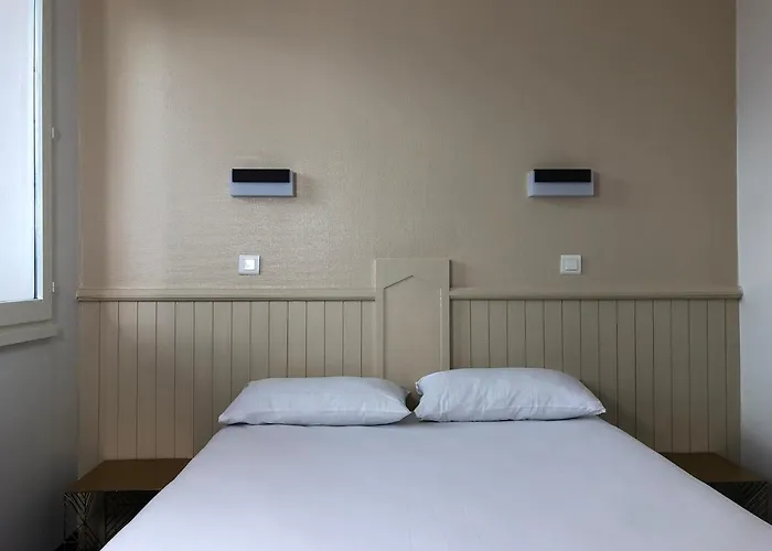 Отель Halt - Choisissez L'hotellerie Independante Лат