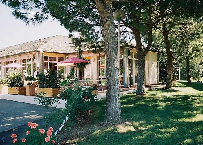 Halt - Choisissez L'hotellerie Independante 2* Лат